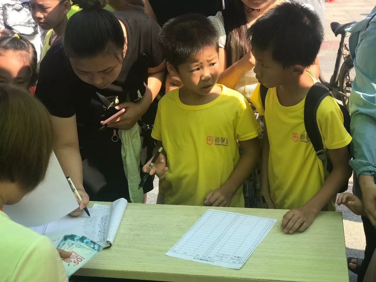 捐旧衣物活动,旧衣捐赠活动的意义