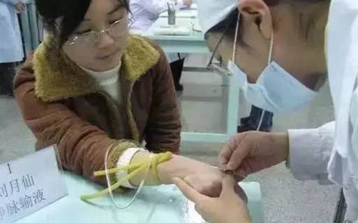 扎针如何进针不疼,怎么扎针最稳不鼓