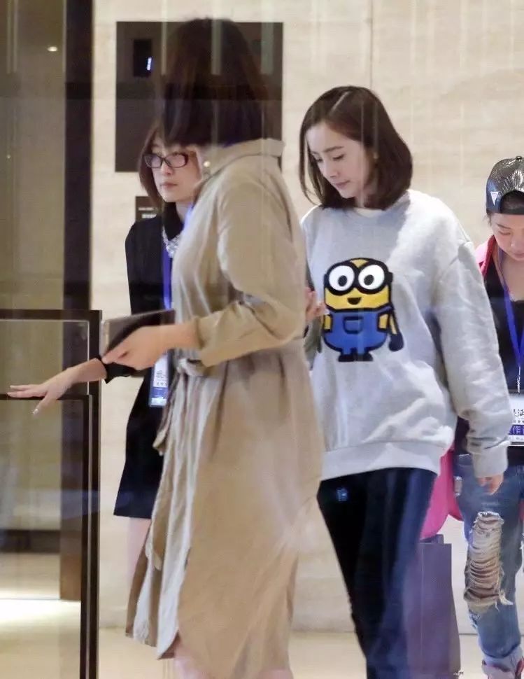 杨幂宋佳同款外套,杨幂倪妮撞衫完整版