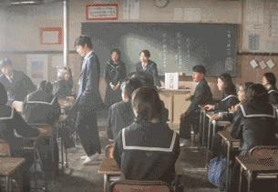 被穿制服的他们撩到心肝颤，赖床舔屏才是假期王道！