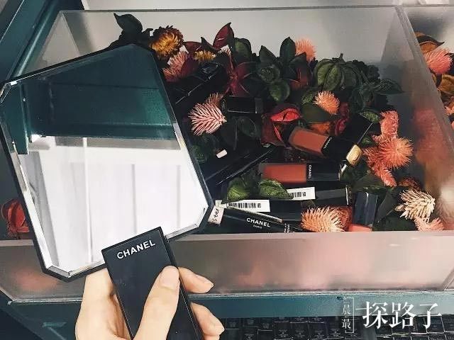 探路子丨价格堪比免税店！在这间「仓库」里居然还能买到断货口红！