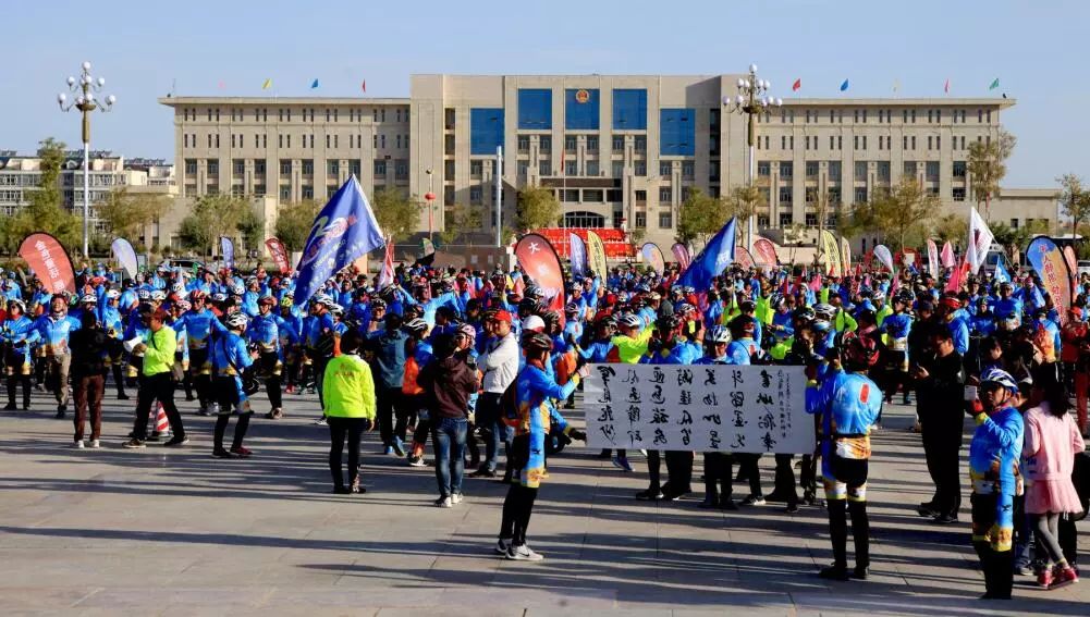 美丽的内蒙古额济纳胡杨林,恋上南山路美图