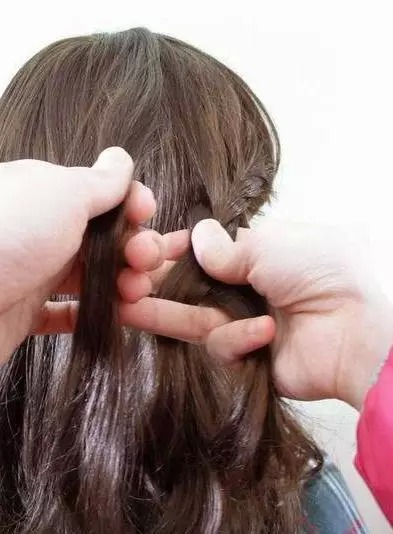 披头散发怎么扎头发好看,披头散发的头发教程