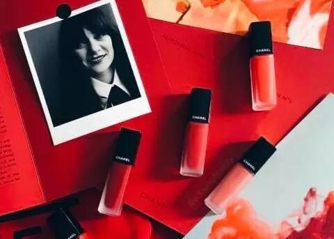 秋季不显唇纹唇釉,秋季唇釉推荐色号大牌