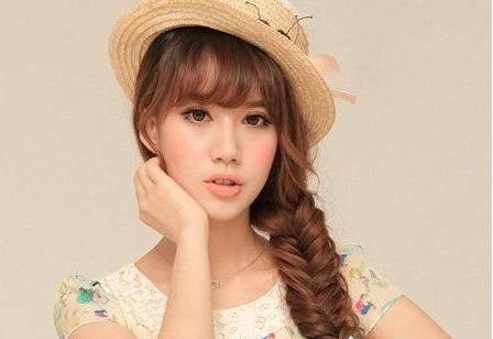 大圆脸女生必须要尝试的瘦脸发型,瘦脸额头高发型女2021流行发型