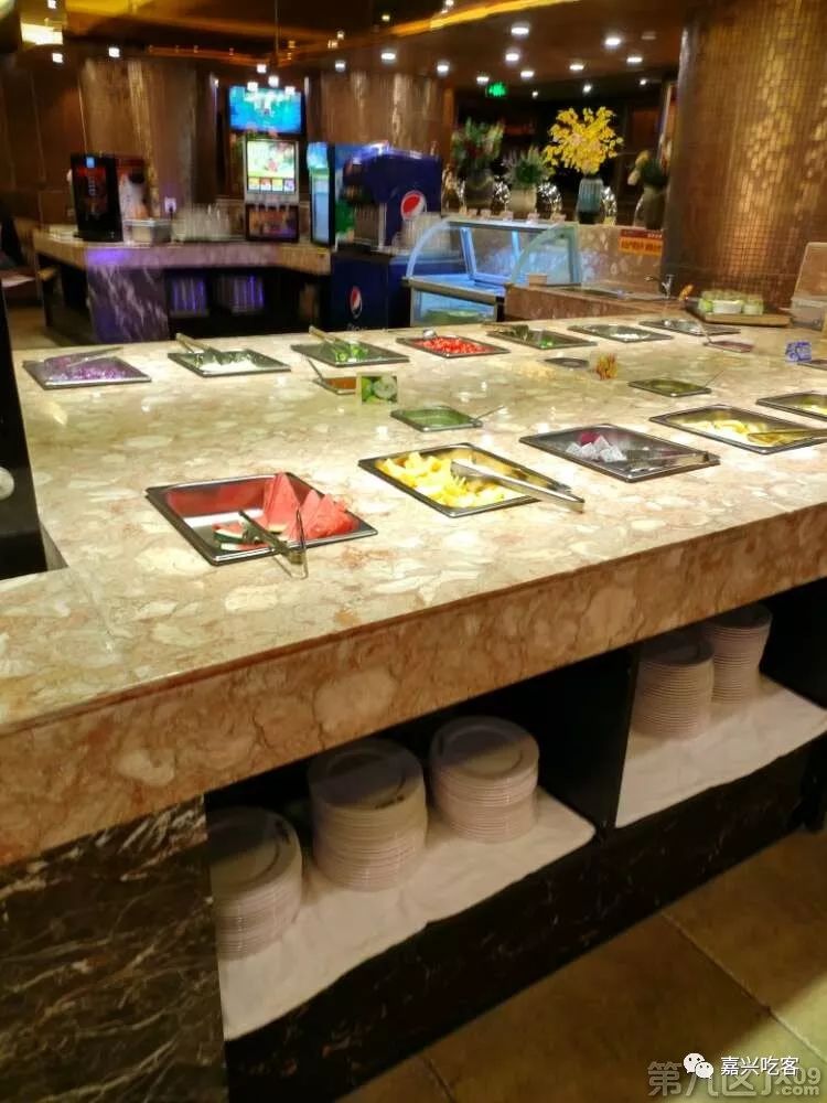 网友说｜点一份牛排竟能免费吃几十道菜，还有这种好事？