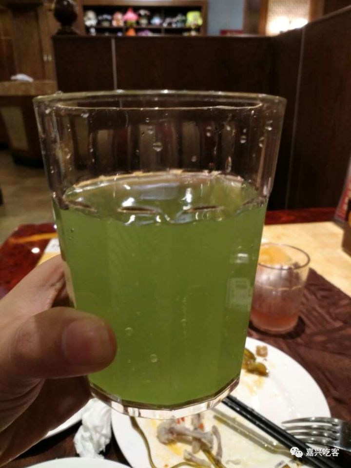 网友说｜点一份牛排竟能免费吃几十道菜，还有这种好事？