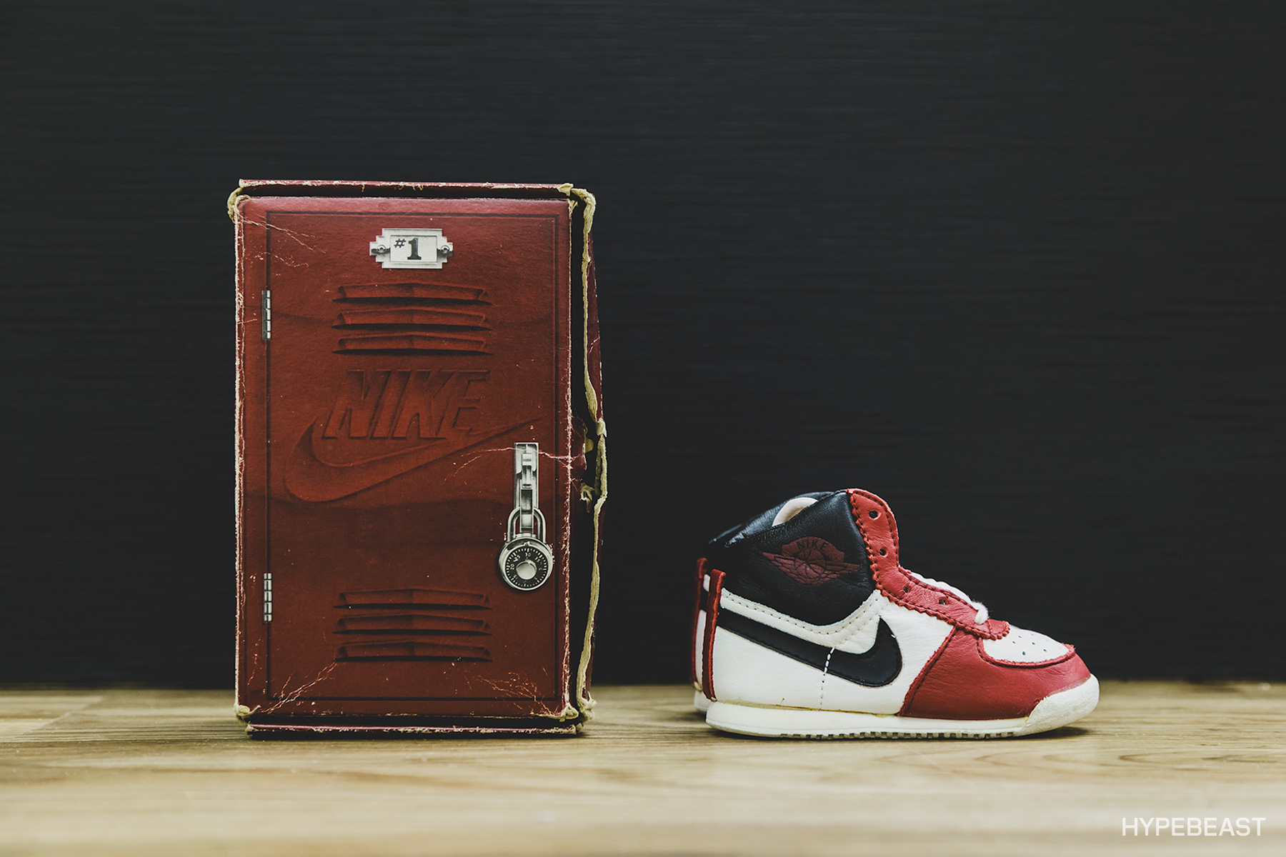 把鞋子做成藏品,nike球鞋展示柜