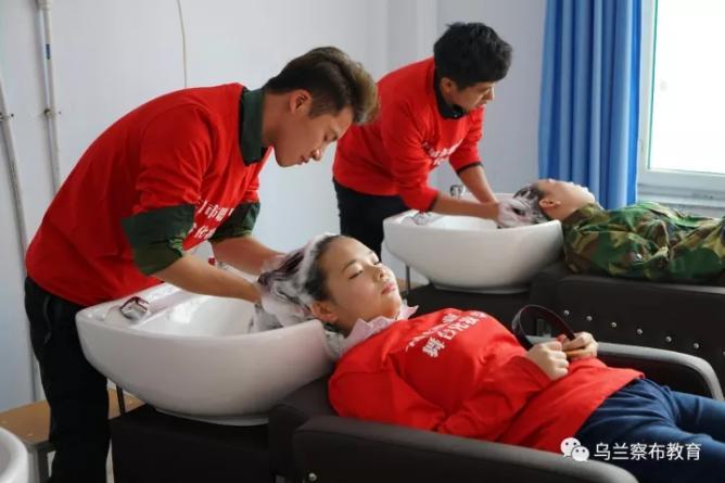 乌兰察布市2017年下半年学校管理流动现场会在丰镇市拉开帷幕