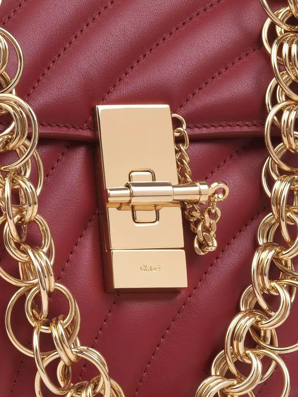 刘雯唐嫣同款小猪包,刘雯背的新款包是什么品牌