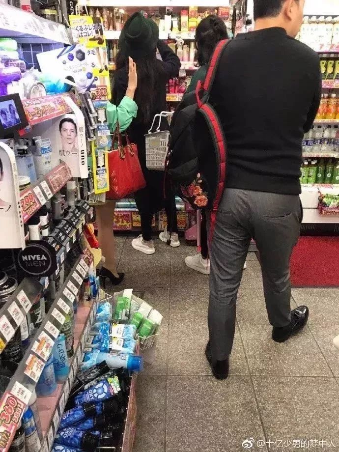 范冰冰现身药妆店,范冰冰来日本药妆店买了什么