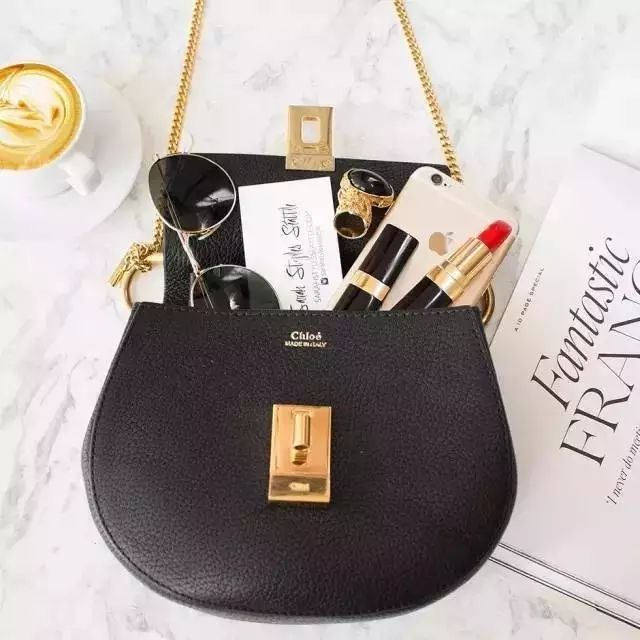 刘雯唐嫣同款小猪包,刘雯背的新款包是什么品牌