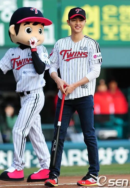 宋仲基和宋慧乔视频,宋钟基权志龙