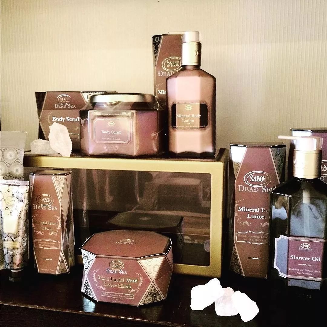 好痒啊！我除了能给你一个痒痒挠，还能给你一瓶身体乳！