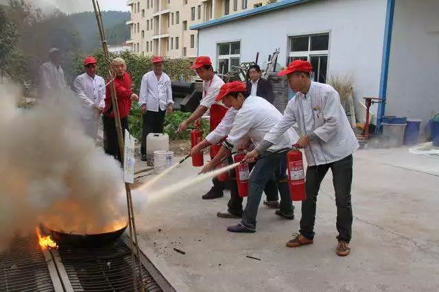 油锅着火怎么灭掉,油锅着火怎么办