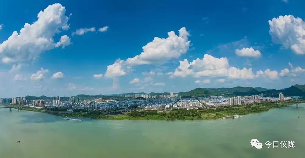 一座幸福感爆棚的滨江小城,一座山清水秀的幸福小城