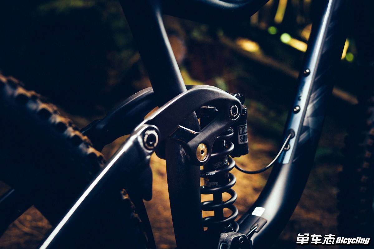 giant山地车最新款,giant顶级山地车推荐