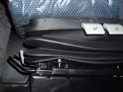 11L420马力发动机！卧铺宽850mm！解放J6P6×4牵引车详解