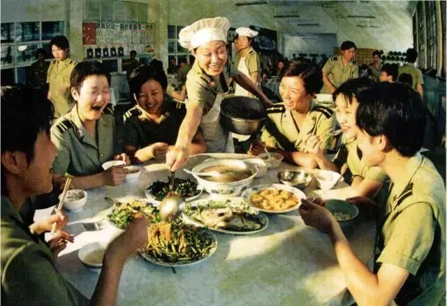建军90周年：我军“锅碗瓢盆”那些事儿，这回全明白了