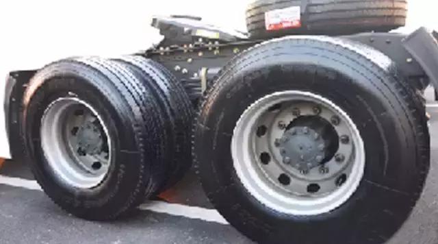 11L420马力发动机！卧铺宽850mm！解放J6P6×4牵引车详解