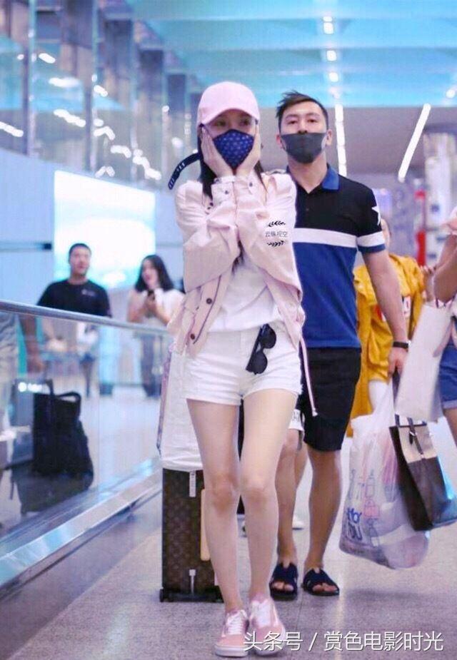 李小璐和甜馨亲子装现身,李小璐甜馨游玩