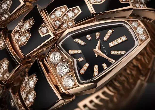 积家翻转系列背面刻字,积家翻转龙年