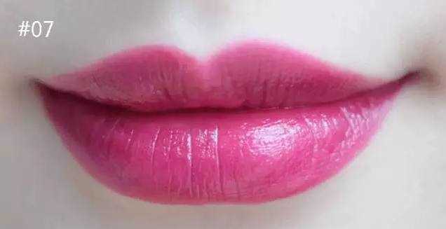 李一桐涂偏黑口红,李一桐唇纹