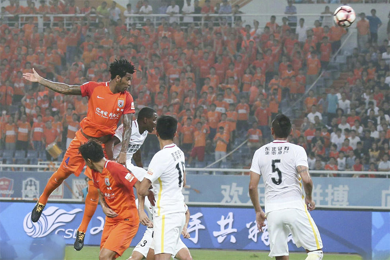 打疯了！鲁能坎特上演“C罗式”变向过人，这才是中超保级队的真正实力！