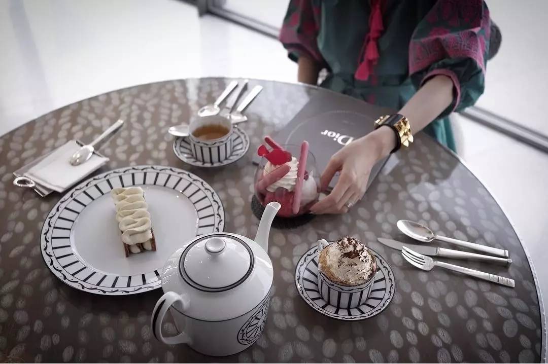 那些爱晒照片的女人,韩国好看的咖啡馆拍照