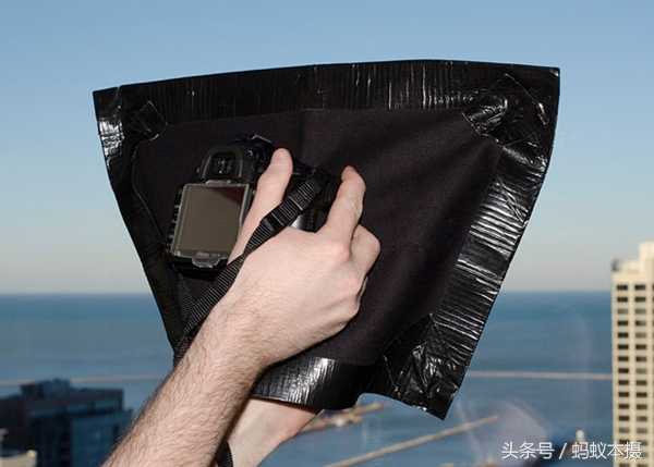 拍玻璃反光如何去除,隔着玻璃拍照后期怎么消除反光