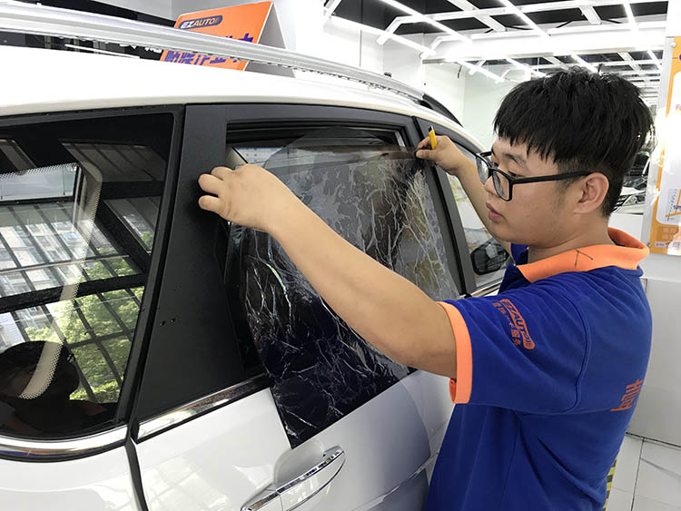贴膜贵还是喷漆贵,汽车价格昂贵