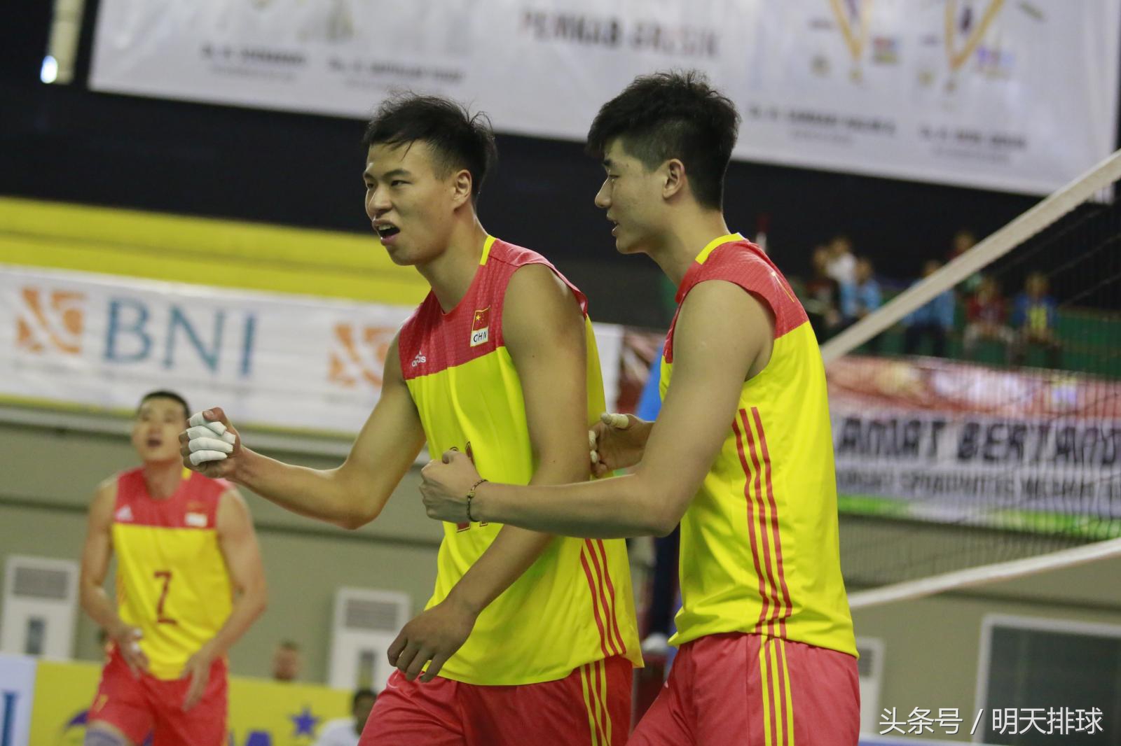 中国男排3:0战胜日本夺得亚洲杯,中国男排3-0中国台北夺亚锦赛铜牌