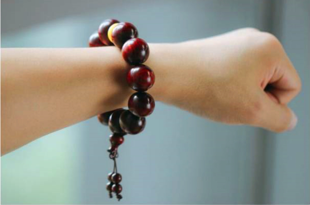 手串太松补救方法视频,长手串怎么调紧