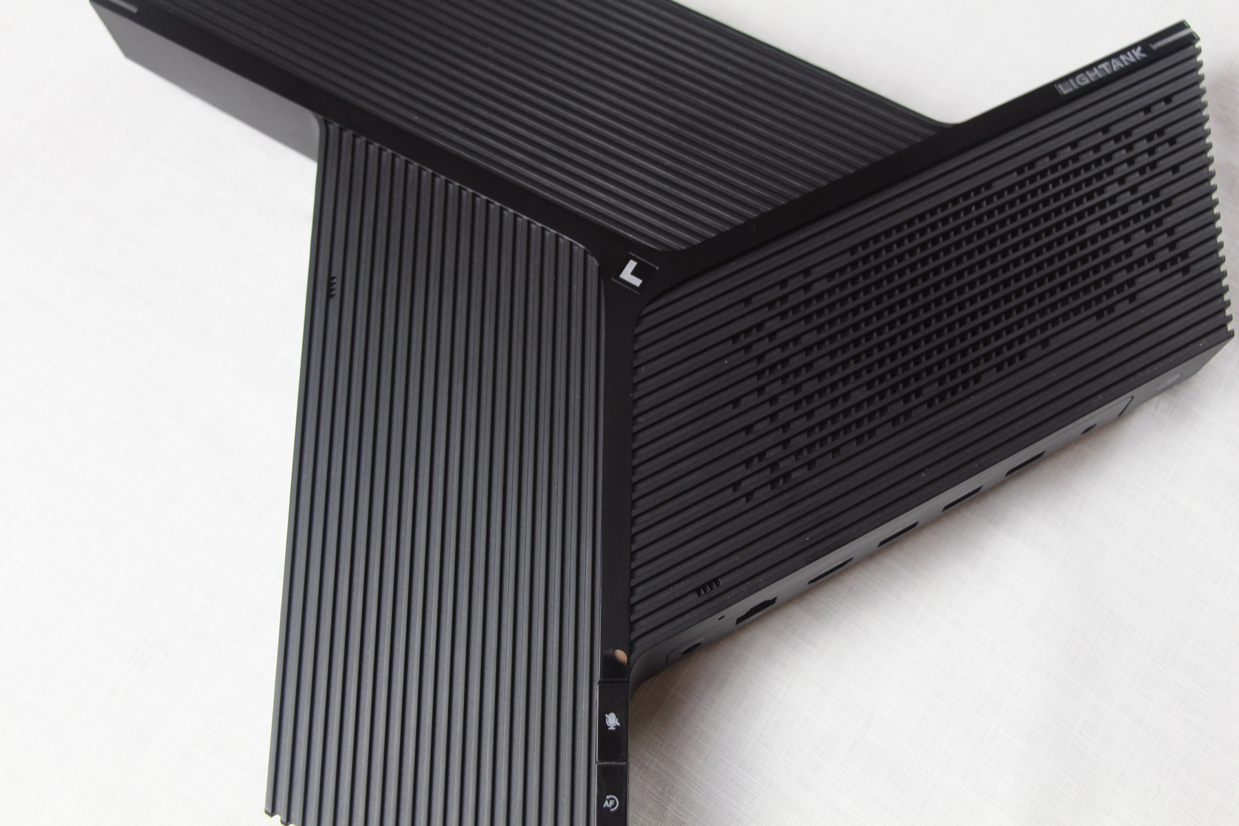 商务投影仪不再笨重难用，“拍拍”即可同屏，操作体验超爽快