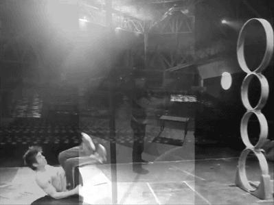 佛前一跪三千年，未见我佛心生怜；莫是尘埃遮佛眼，原是未献香火钱；佛若不贪，为何要世人供奉？