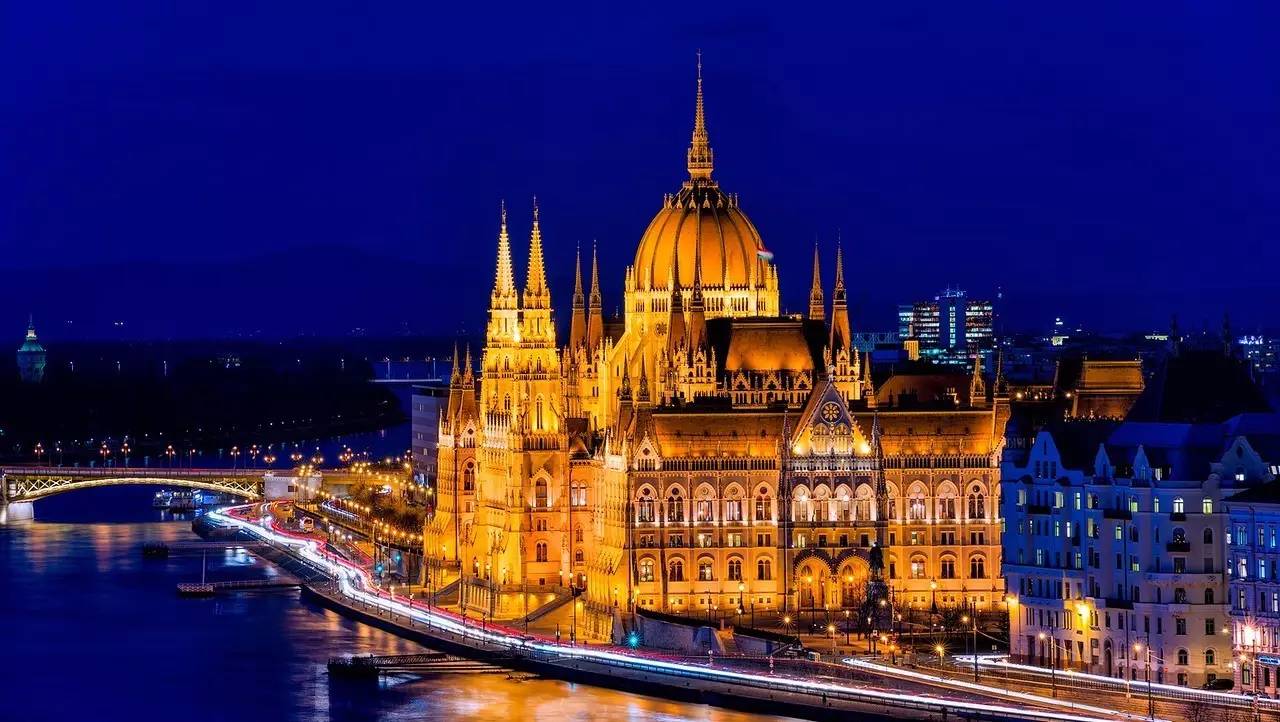 孙杨夺冠视频布达佩斯,孙杨现在还是保持着几个世界纪录