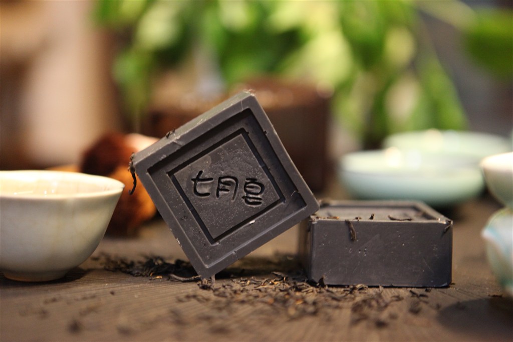 穿高跟鞋脚趾头磨的老茧怎么去除,新高跟鞋磨脚怎么办小窍门