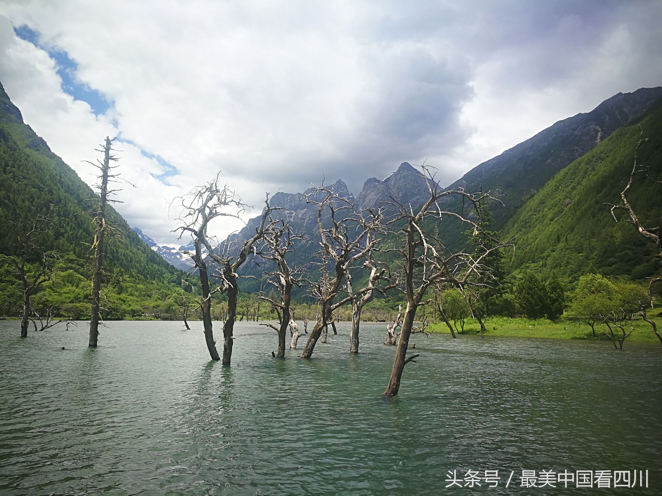 川渝足球联赛,川渝足球赛场外