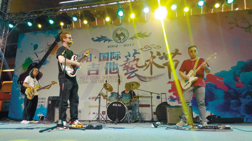 中外艺术家献艺、数百人角逐比赛、引发万人关注国际吉他节,见证沈阳的幸福与活力