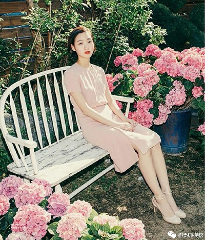 周冬雨单眼皮小眼睛怎么画眼妆,周冬雨单眼皮日常眼妆画法