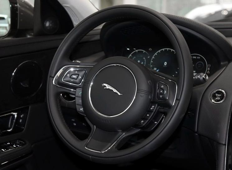 捷豹xjl四驱全景商务版落地多少钱,一步到位买suv