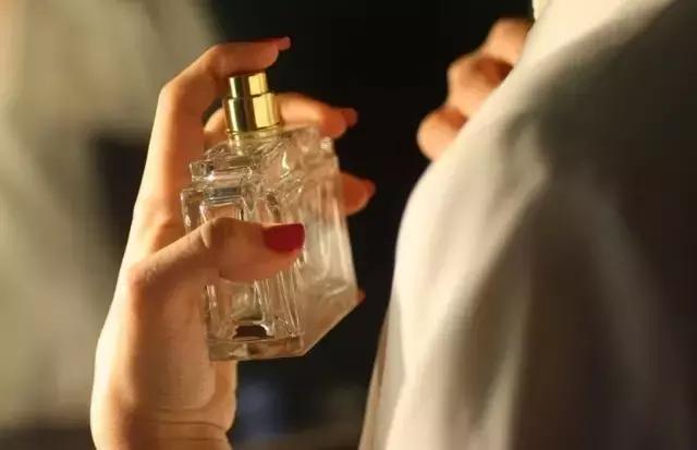 过期的化妆品不要急着扔，它们还有大用处！