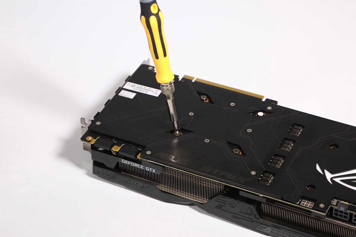 *力暴**拆解ROGGTX108011Gbps显卡评测