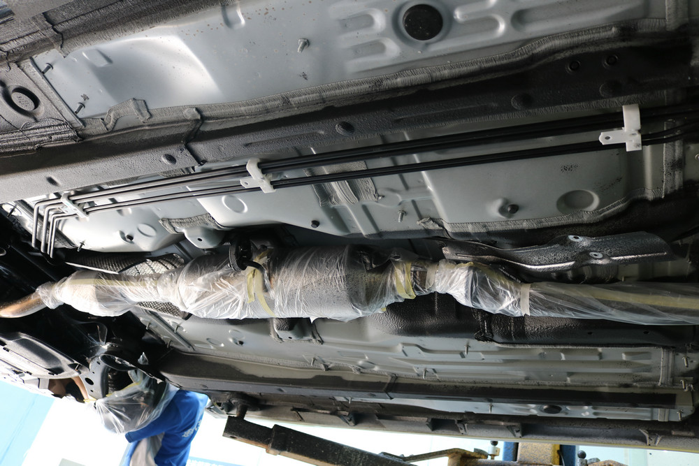 如何选择适合的汽车底盘装甲,底盘装甲和底盘装甲哪个好