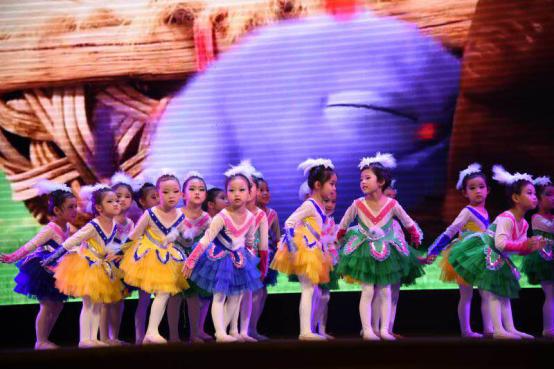 棣ㄦ湀涔嬫槦灏戝効鑸炶箞鍔犵洘,棣ㄦ湀涔嬫槦灏戝効琛楄垶鍩硅鏀惰垂