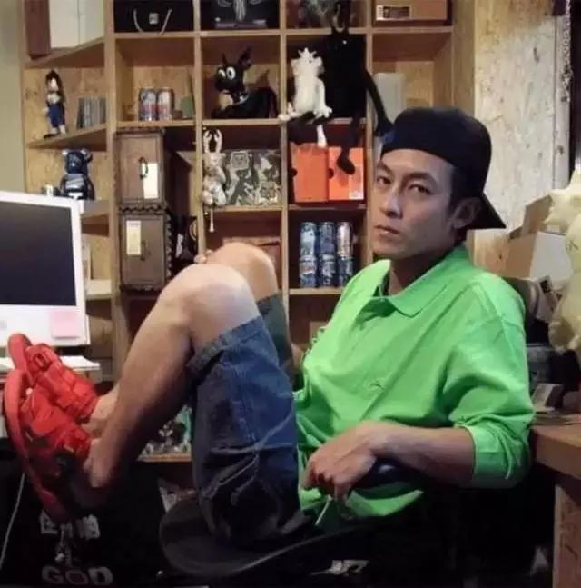 夏天最适合穿的拖鞋男,直男青年鞋子穿搭