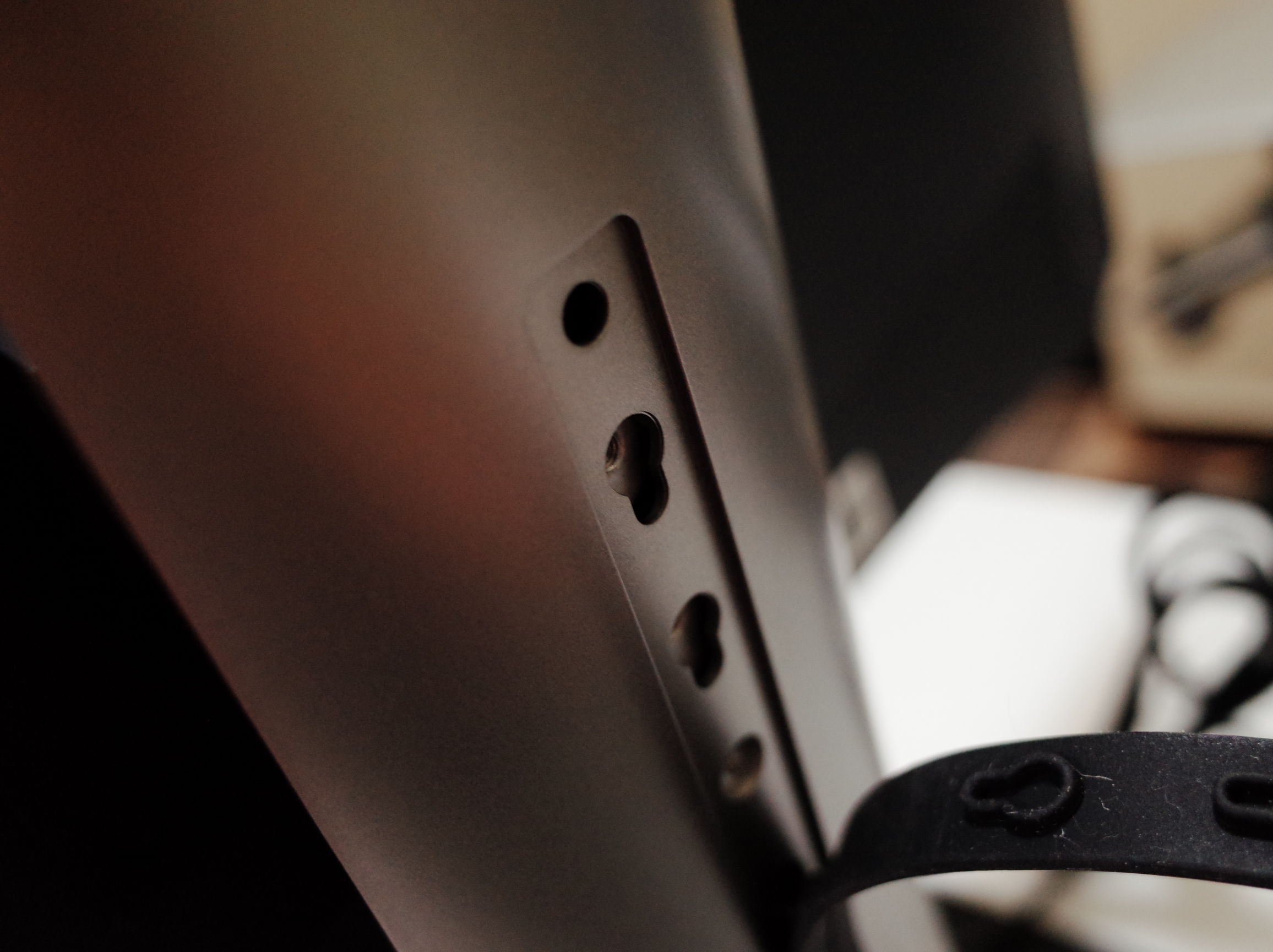 当笔记本*党**一直以为mac就是机制的时候，一定是忽略了显示器还有这样一种打开方式，外挂显示器的完整体验