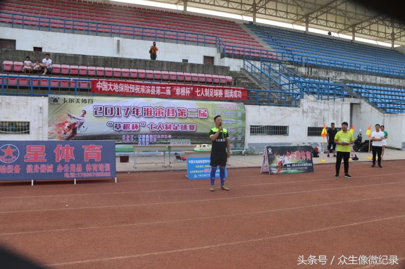 “草根同乐,挥汗绿茵”——绽放滨城健儿风采