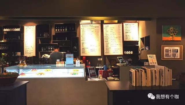 他辞去国企高管工作，把独立电影社搬进可以画画、喝咖啡的美术馆