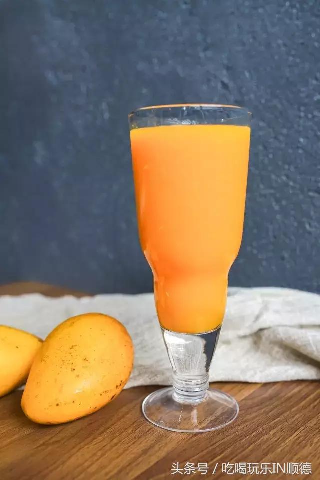 汪涵吴秀波关之琳宋茜刷爆票圈时，这个镶金边的pizza却火了